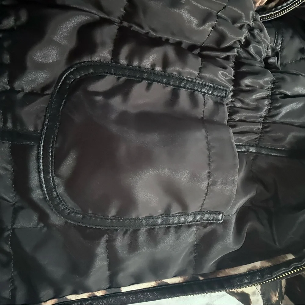 Chico’s Women’s Leopard Print Reversible Puffer Vest - Picture 5 of 11